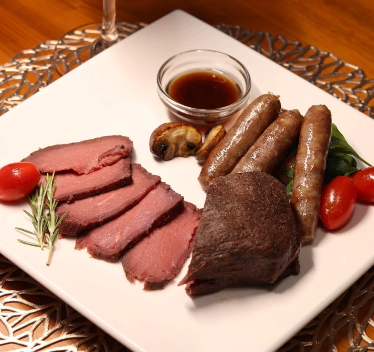 絶品！ ローストヴェニソン 鹿肉（内モモ部）200ｇ×2セット低温調理した 柔らかい鹿肉のステーキです。