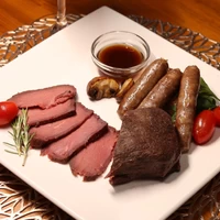 絶品！ ローストヴェニソン 鹿肉（モモ部）200ｇ×2セット低温調理した 柔らかい鹿肉のステーキです。 サムネイル