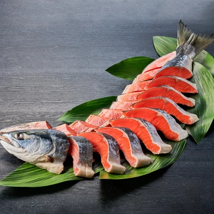 【氷蔵藁製法】天然無添加　紅鮭姿切身　1.0kg～2.4kg