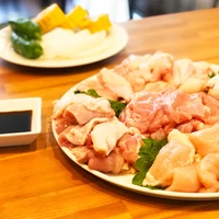 国産手さばき鶏焼肉セット「ファミ盛り」［4〜5人前・1kg以上］ サムネイル