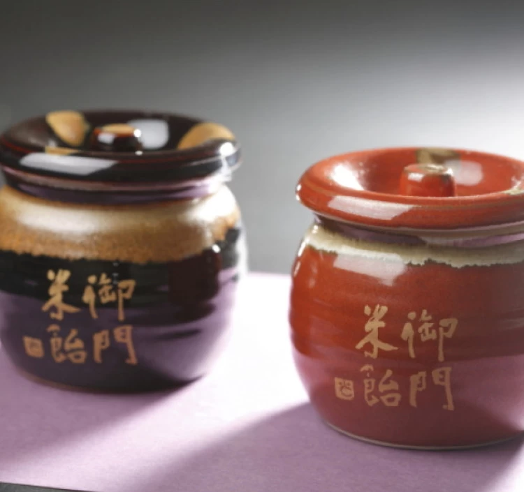 砂糖傳特選ギフト　御門米飴２個セット（赤壺・黒壺）