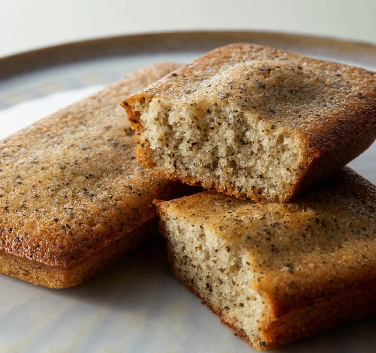 京菓心　「京薫（きょうくん）」　～一善やアソートギフト～　［京を贈るフィナンシェ味凛-薫りの調べ-4種アソートと干柿と胡桃と無花果のミルフィーユ］