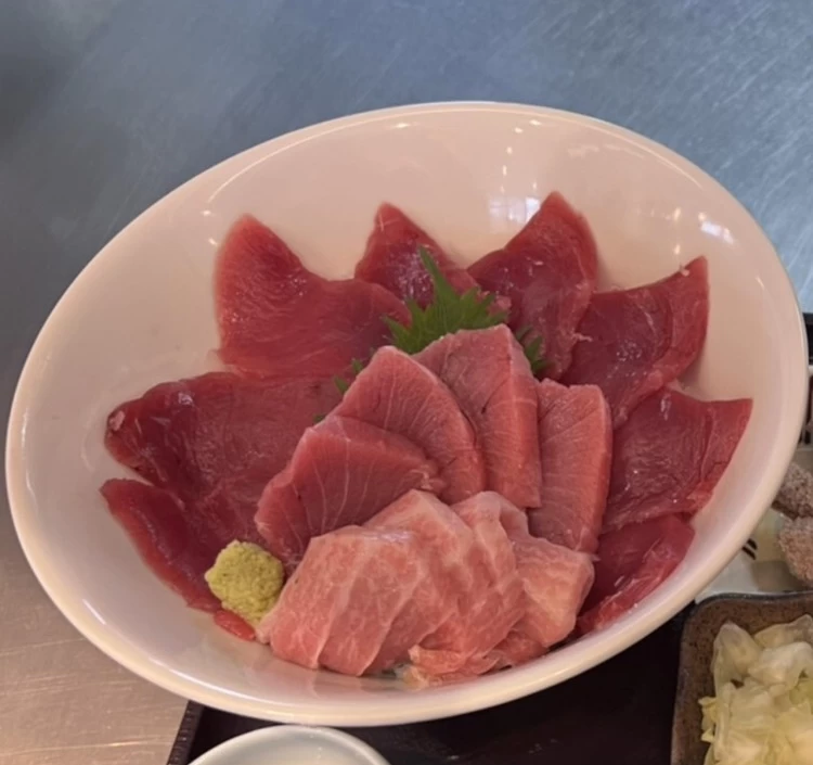 【送料無料】本マグロ詰め合わせ　大トロ・中トロ・赤身