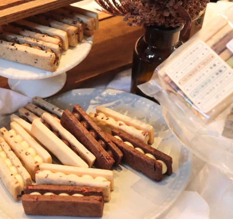 【冷凍】バターサンドクッキーBOX　8個入り　4種アソート