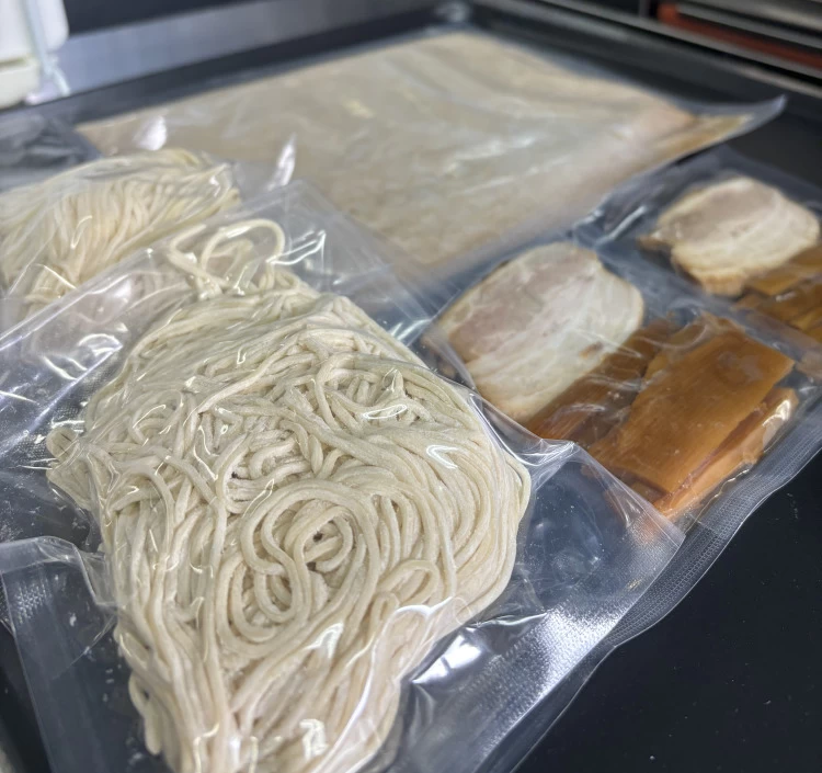 冷凍とんこつ醤油らーめん