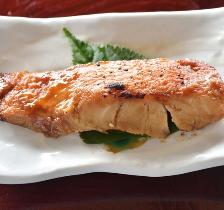 伊豆稲取 元祖!金め鯛味噌漬け【山長水産】本さわら・金め鯛味噌漬(各2切)