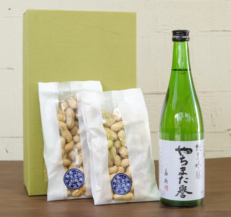 八街産のお米で作った日本酒と本場落花生のスペシャルセット
