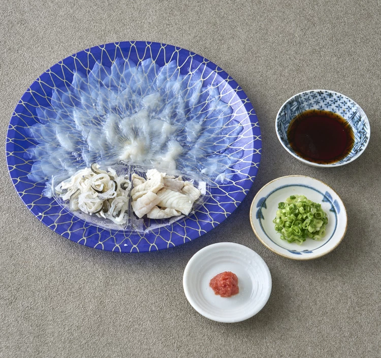 とらふく刺身セット　（約２〜３人前）