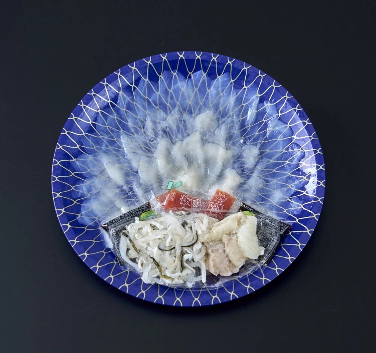 とらふく刺身セット　（約２〜３人前）