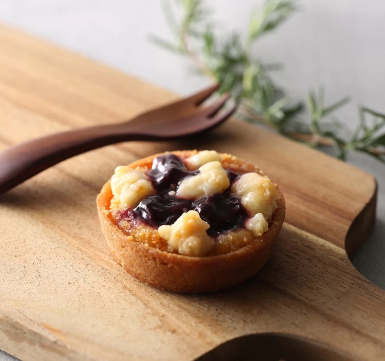 ダークチェリーとアマレットのタルトベイク