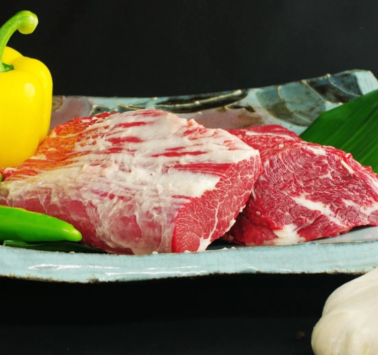 特選霜降り馬刺(100g)