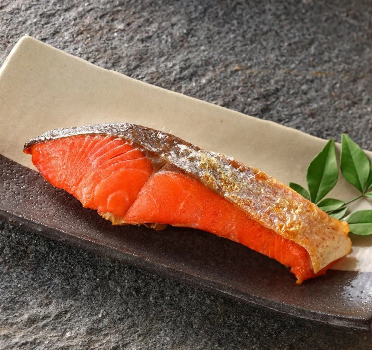 紅鮭切身 10切前後 （半身相当）