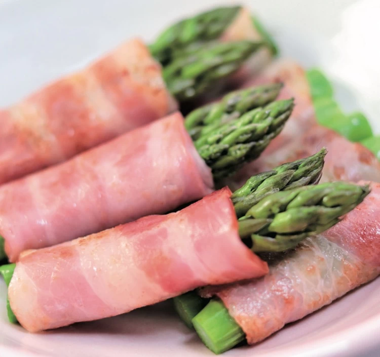 北海道産 朝摘み春アスパラ 〈家庭用訳あり〉 1kg(サイズ無選別/30～70本前後） 小松さんちのアスパラを中心に厳選！