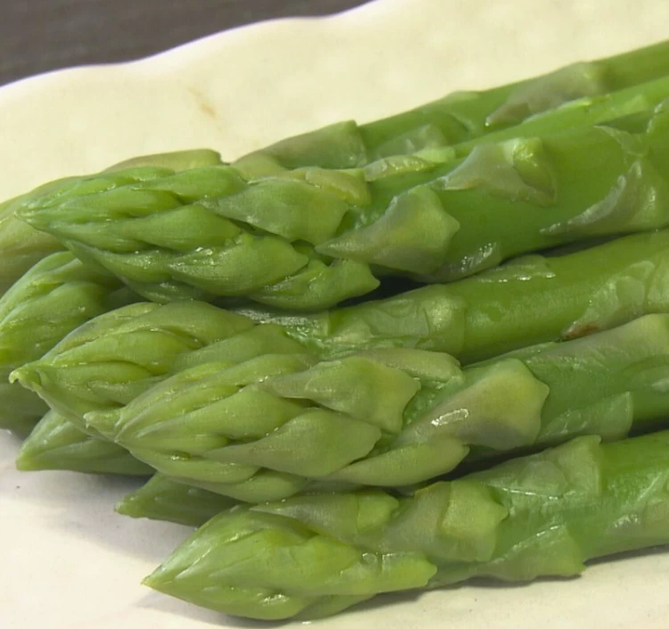 北海道産 朝摘み春アスパラ 〈家庭用訳あり〉 1kg(サイズ無選別/30～70本前後） 小松さんちのアスパラを中心に厳選！