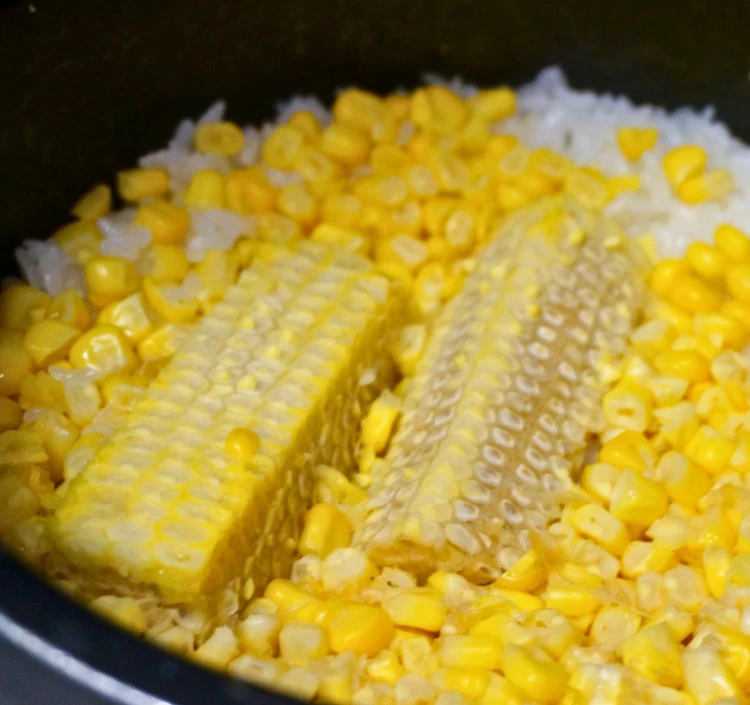 福岡県産 秋山さんちの極甘とうもろこし〈ゴールドラッシュ〉特大サイズ10本セット(1本350g以上)