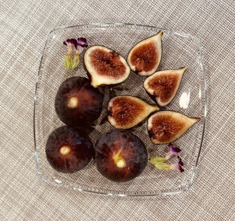 長崎県大村産 高見さんちの黒いちじく ビオレーソリエス 約1kg（250g×4パック）