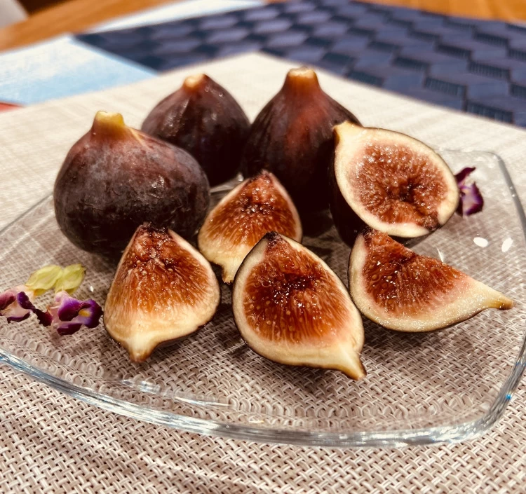 長崎県大村産 高見さんちの黒いちじく ビオレーソリエス 約1kg（250g×4パック）