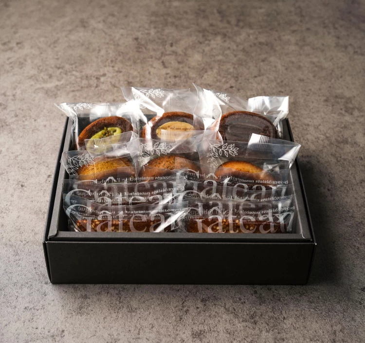 フィナンシェ(ナチュール)×2、フィナンシェ(ショコラ)×2、フィナンシェ(いちじく)×2、ティグレ(キャラメル)×2、ティグレ(紅茶)×2、ティグレ(ピスタチオ)×2