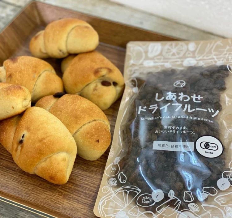 玄米ペーストトンプソンレーズンロールぱん 12個入り