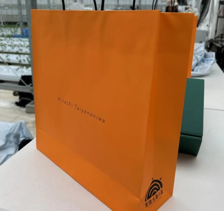 常陸太陽の庭トマトジュース（180ｍｌ）５本入り贈答用ＢＯＸ、HTN５人ラベル・ショッパー付き