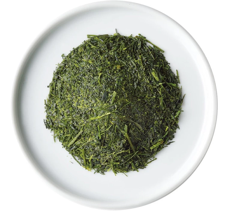 蒸し時間が長い深蒸し茶は茶葉が細かく、濃厚でまろやかな味わいが特長です