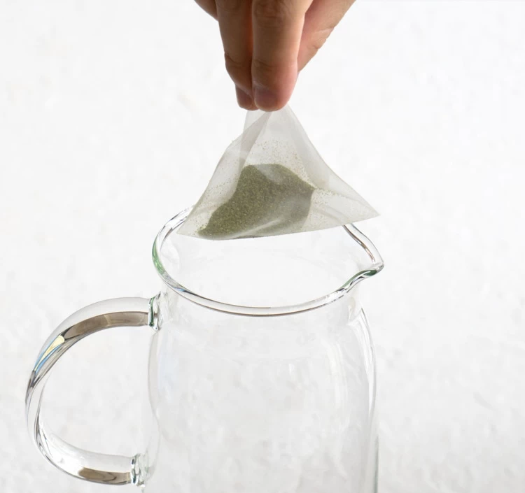 ボトルにポンッと入れるだけ！冷蔵庫で1～2時間で簡単に出来上がり！1Lボトルなら2包がおすすめ