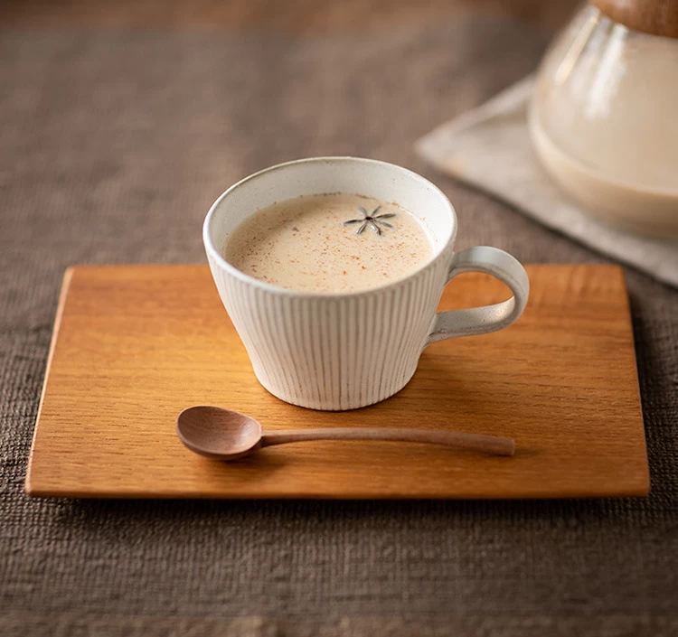 ミルクで煮出してつくるほうじ茶ラテを楽しむのもおすすめ