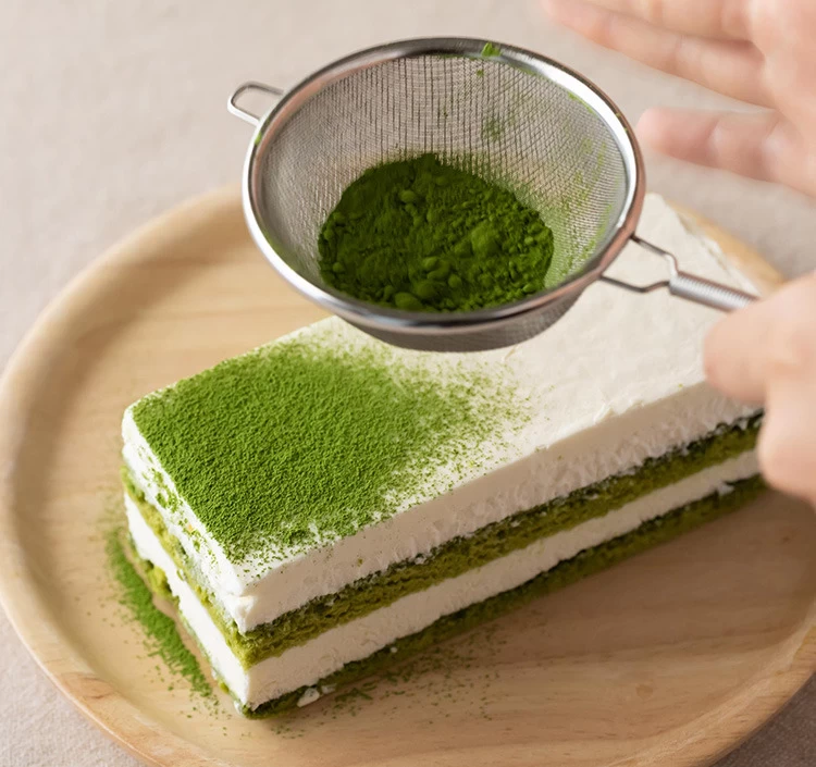 食べる直前に振りかけて楽しめる抹茶スティック付き