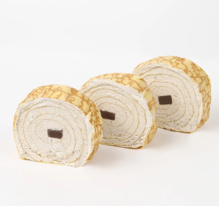 ミルクレープロール黒蜜わらび餅