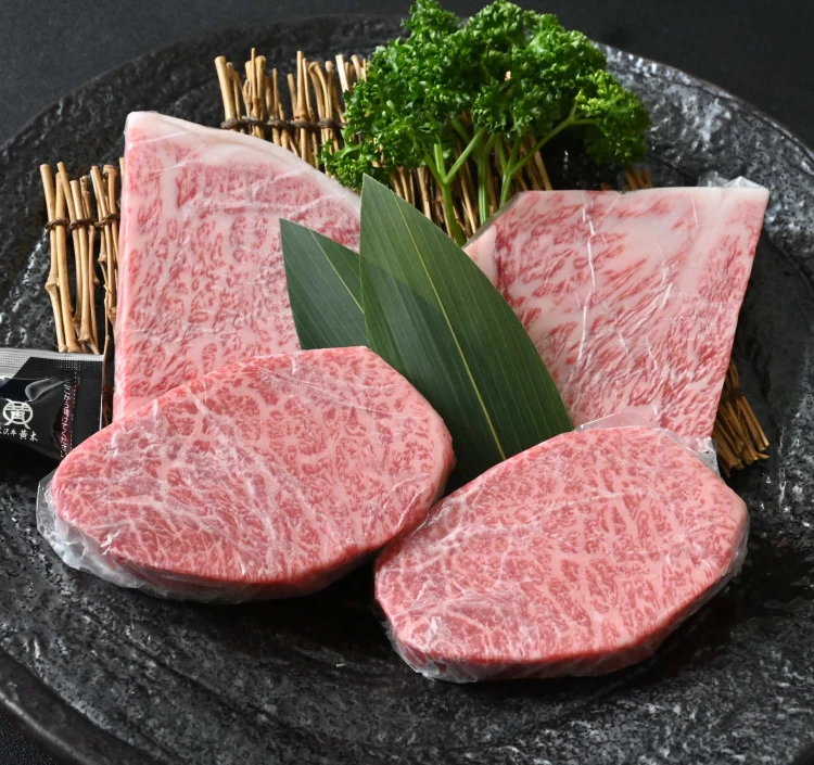 米沢牛ステーキ 食べ比べセット(サーロイン100g×2枚、上モモ100g×2枚)(冷凍)送料無料 化粧箱入