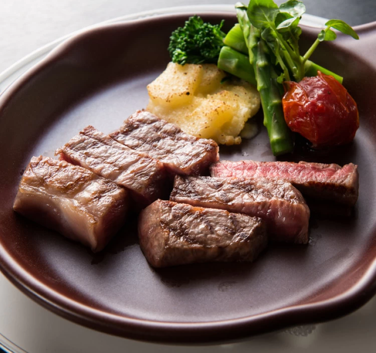 米沢牛ステーキ 食べ比べセット(サーロイン100g×2枚、上モモ100g×2枚)(冷凍)送料無料 化粧箱入