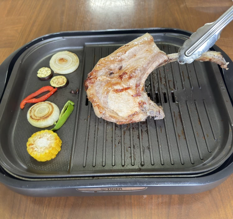 【クール冷蔵】豚骨付きロース2本