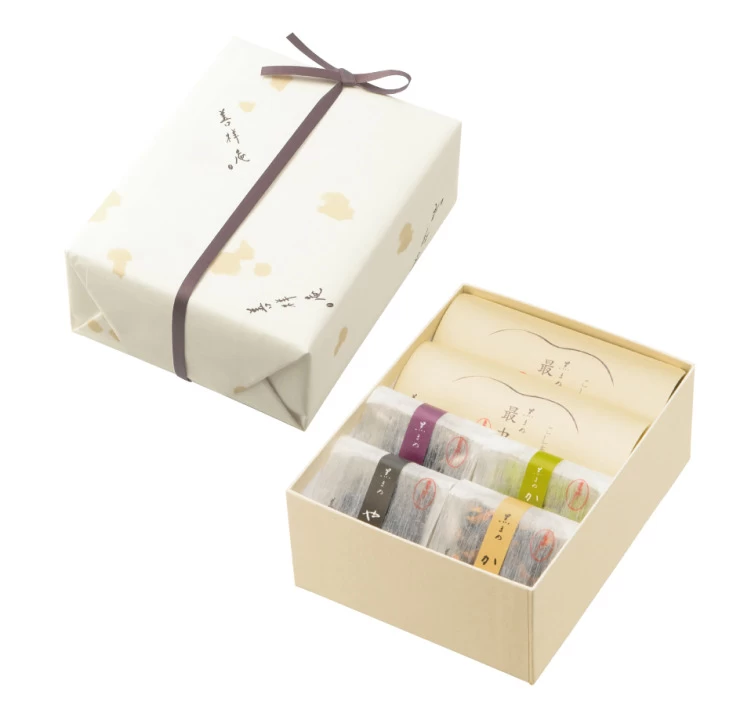 上品で落ち着いた紙箱入り