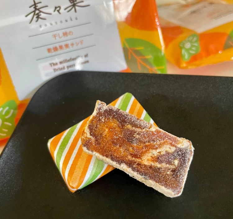 奏々果　干し柿の乾燥果実サンド