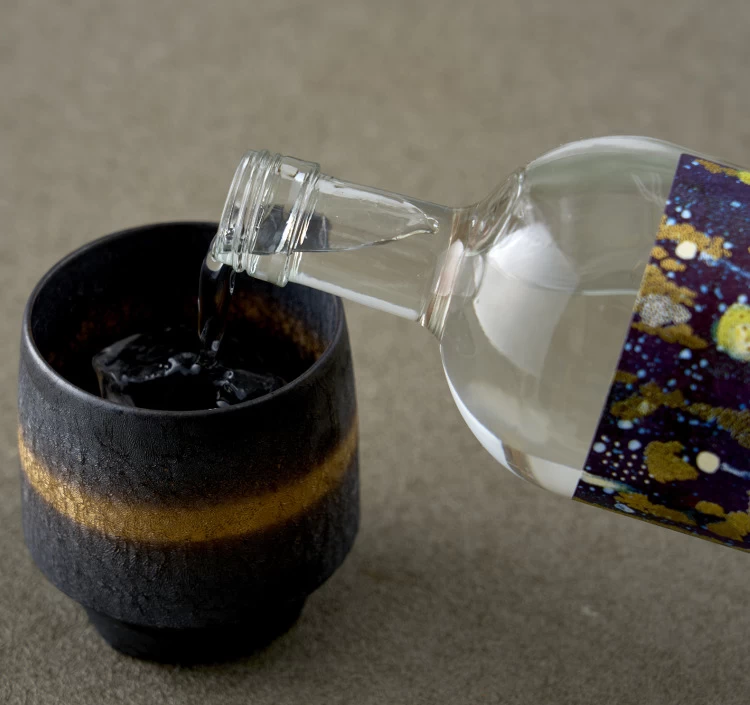 月の蒸溜所43度500ml