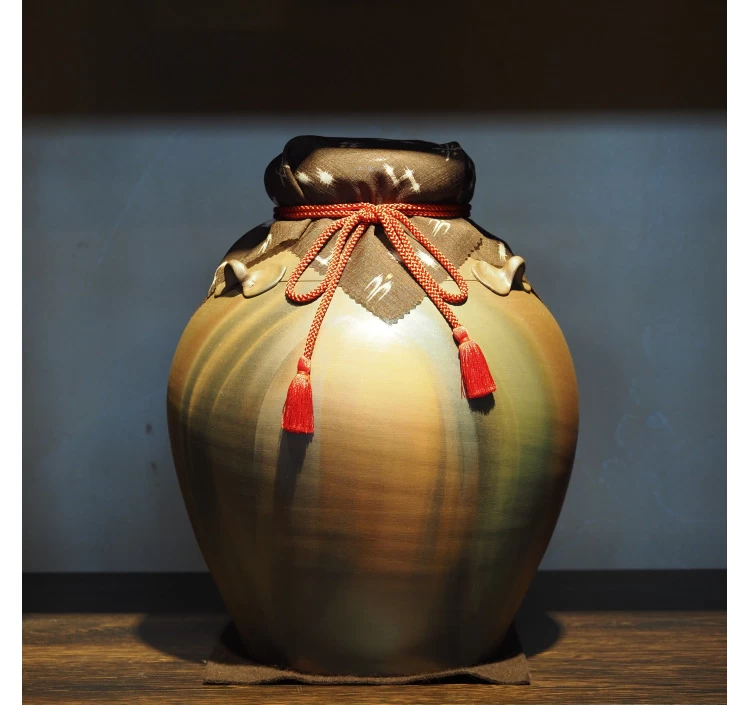 琉球城焼3升甕5年古酒43度＞｜泡盛をお取り寄せ・通販するなら【旅色】