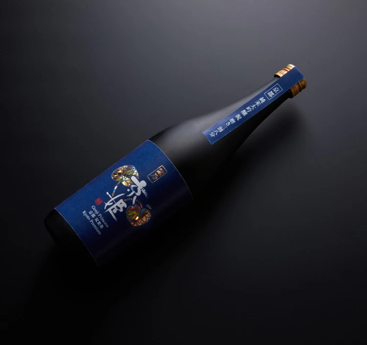 京姫 純米大吟醸「紫」祝 38％ 桐箱入り720ml