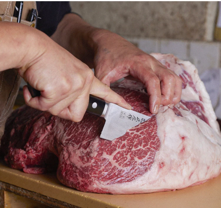 つやま山本精肉本店ベーコン・テリカマンベール