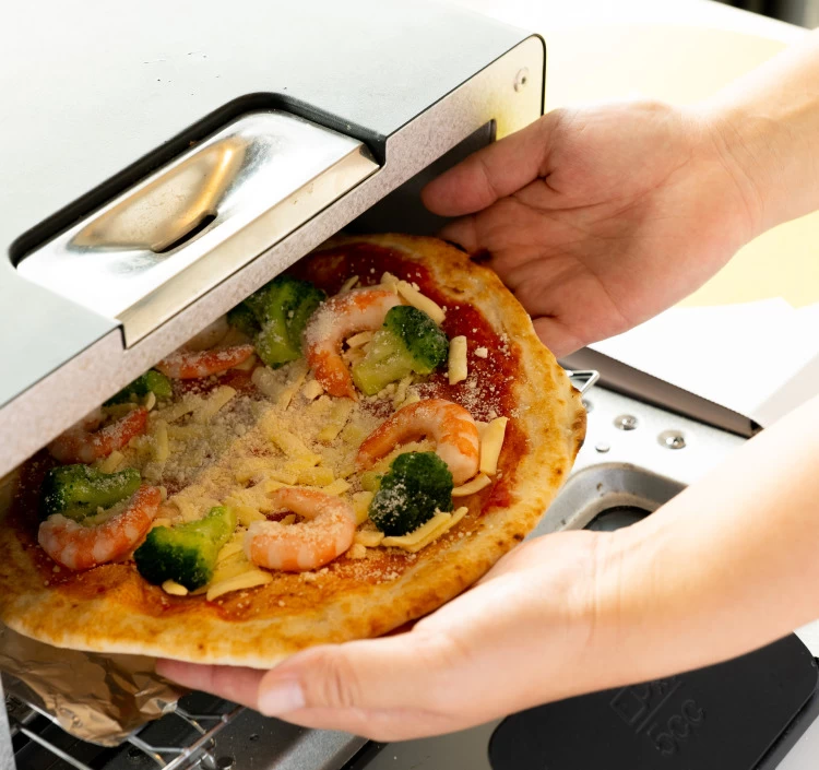 つやま山本精肉本店ベーコンピザ