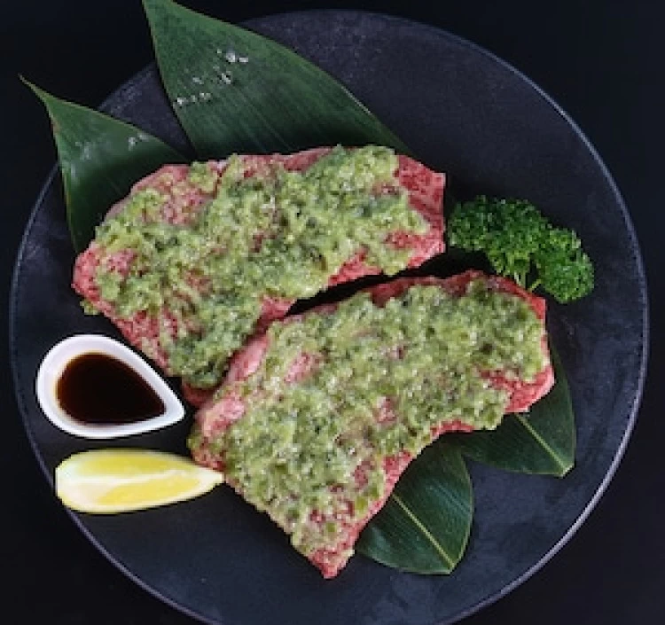 黒毛和牛 モモワサビ漬けステーキ　