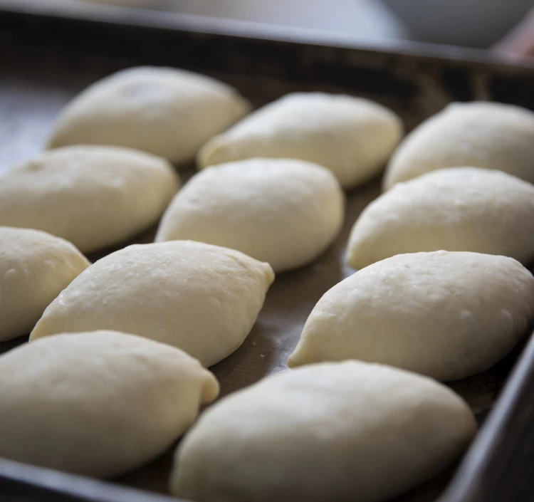 自家製牛すじ煮込みのカレーパン【10個入り】（ふるさと納税対応可）