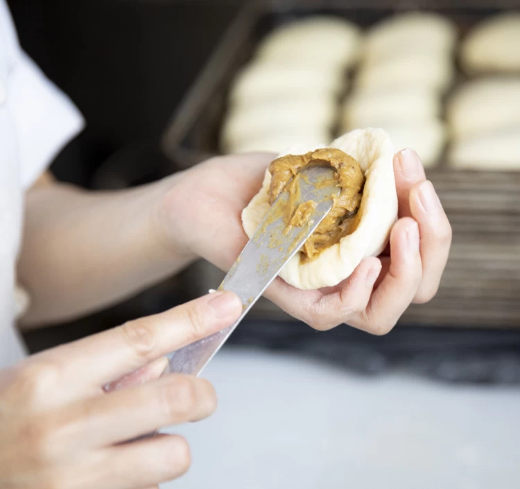 自家製牛すじ煮込みのカレーパン【10個入り】（ふるさと納税対応可）