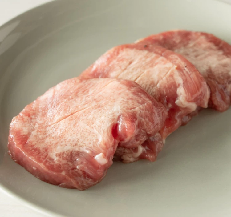 仔牛の牛タン丸ごと一本塩麹熟成　240g（2人前）