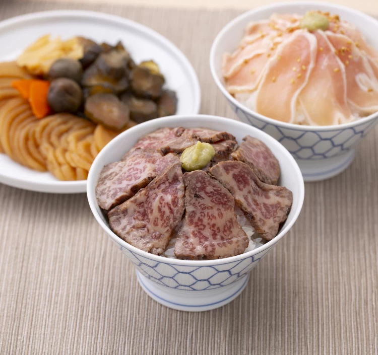 氷見和牛の昆布〆を丼で味わう一品