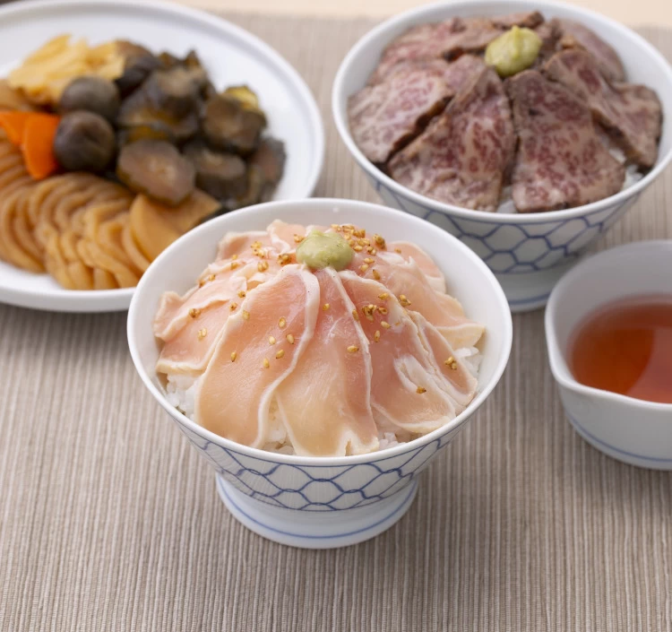鶏の昆布〆を丼で楽しむアレンジ