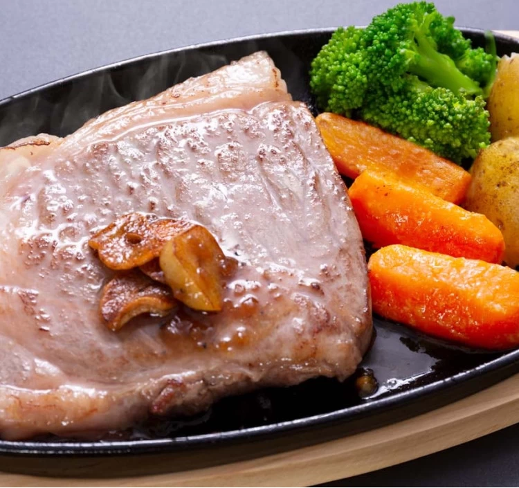 焼くだけで楽しめる贅沢ステーキ