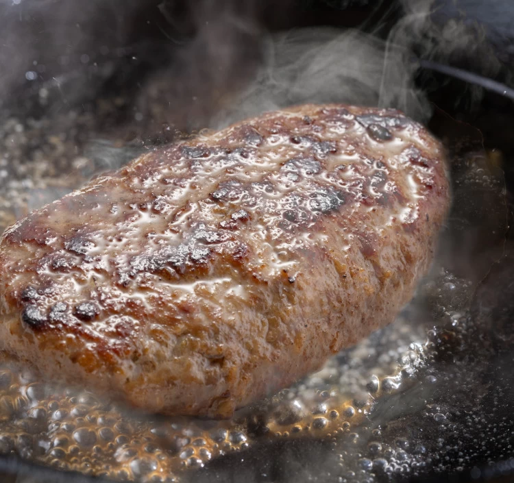 肉の旨みを感じる食べ応えある断面