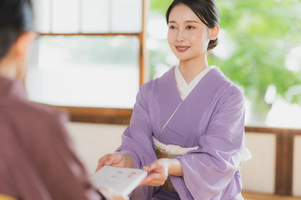 【2025年】お中元の時期はいつまで？マナーやお返しは？贈り物に人気の商品もご紹介