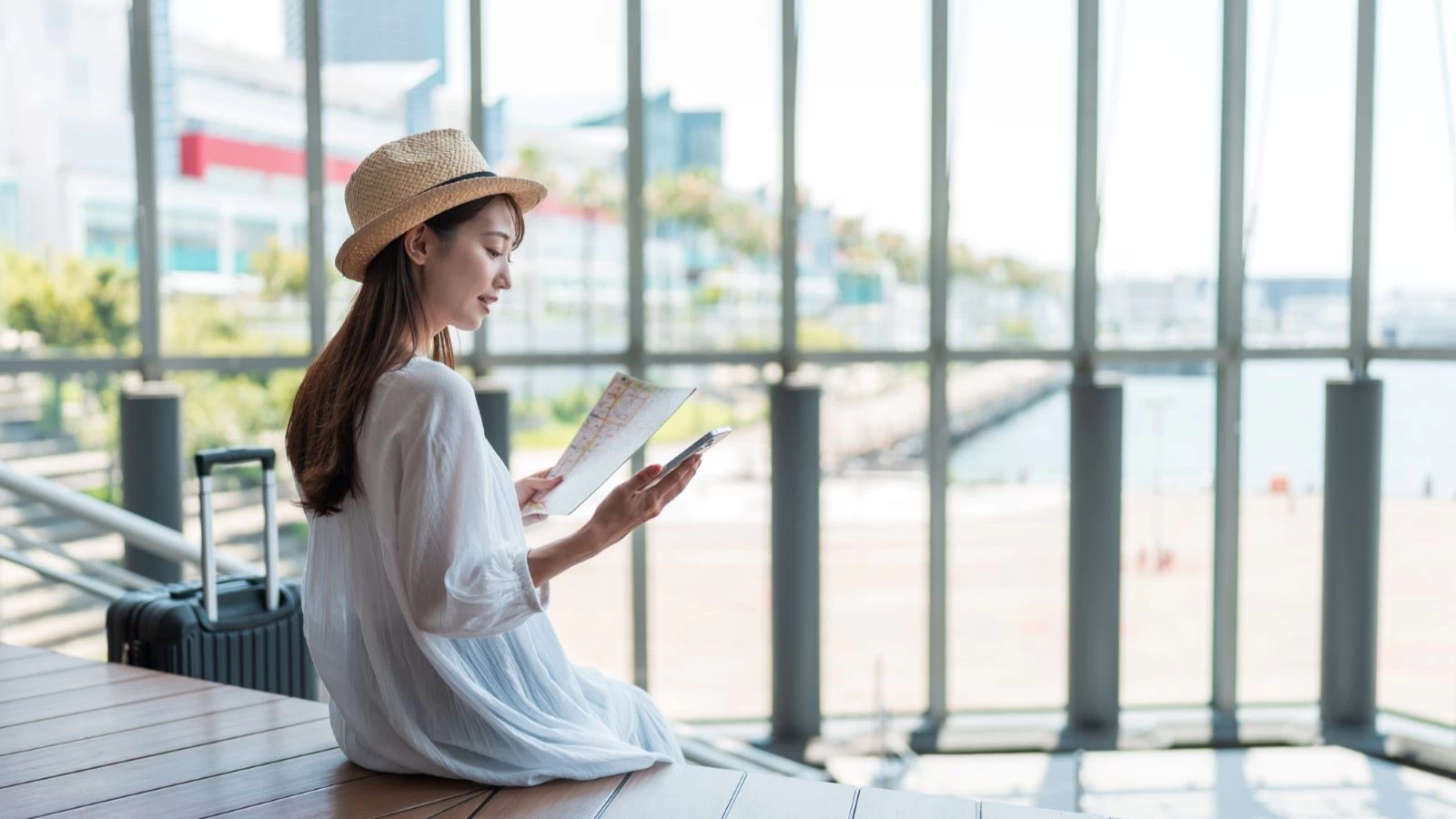 旅行計画にAIを使う人は45％！ChatGPTが最多、便利さと正確性の不安を調査