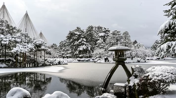 雪景色の兼六園（Photo by PIXTA）